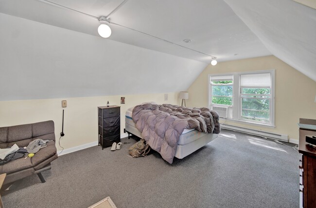 Building Photo - 2137 Maple Ave