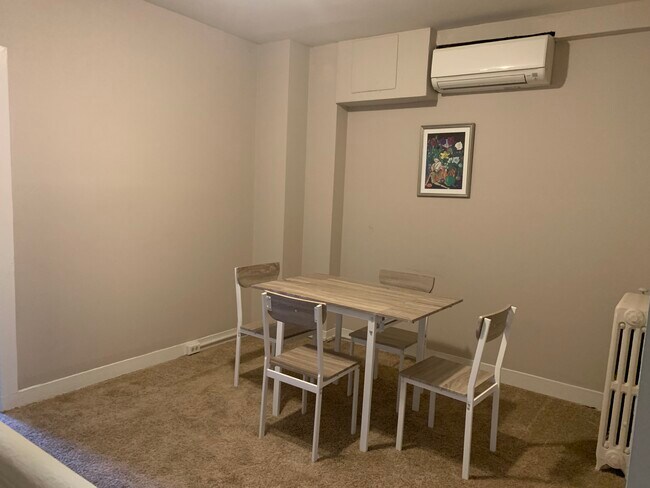 Building Photo - 1003 S Charles St