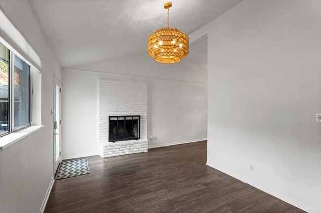 Building Photo - 1717 Bluebonnet Ln