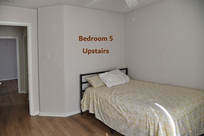 Building Photo - 1106 Mossy Branch St