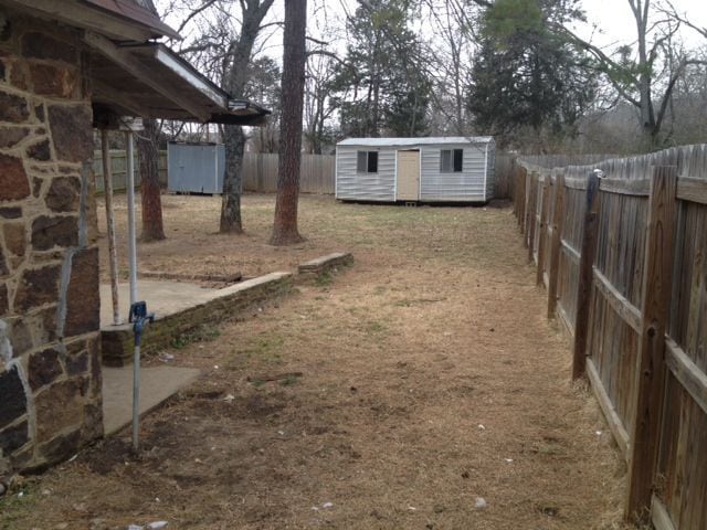 Building Photo - *Pre-Leasing* | Quaint Cottage Close to Everything!