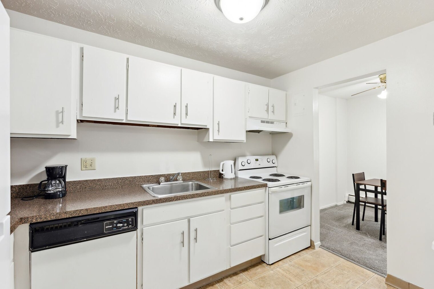 Building Photo - 5556 Broadview Rd