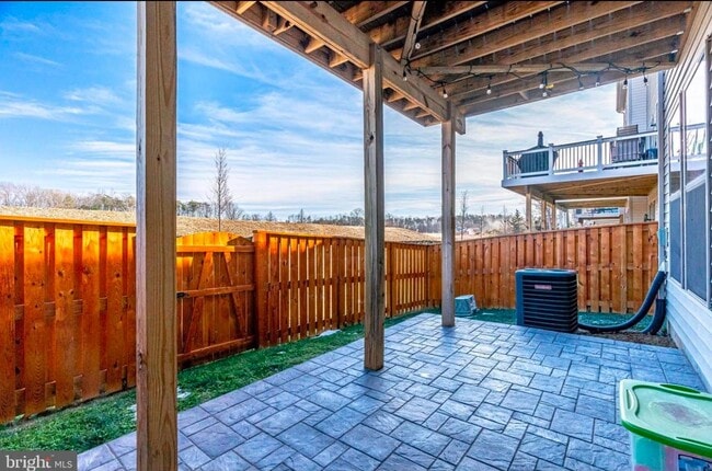 Building Photo - 42440 Dogwood Glen Square