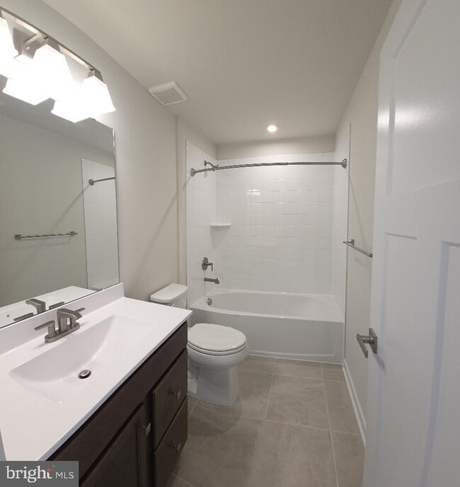 Building Photo - 8901 Blackthorne Pl