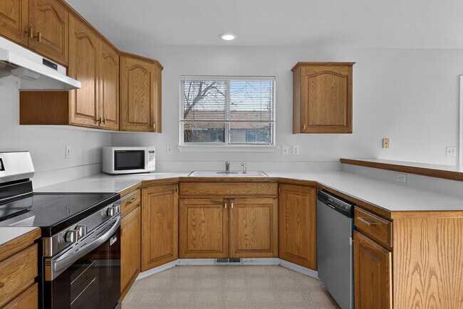 Building Photo - 2074 N Siesta Ave