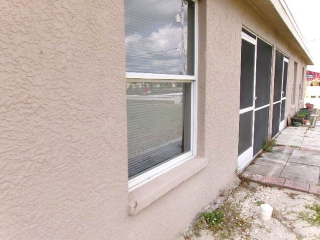 Building Photo - ONE MONTH FREE RENT!! SW Cape 3/2/1 Duplex Avail Now