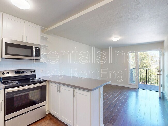 Building Photo - 740 Rhode Island St