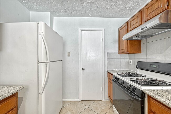 Building Photo - 16319 La Luna Dr