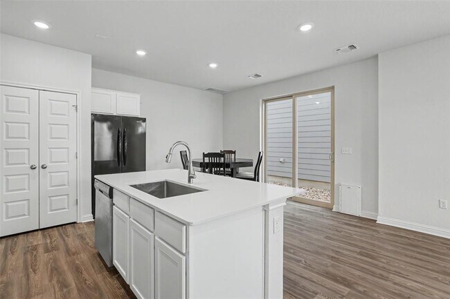 Building Photo - 8518 Leroi Dr