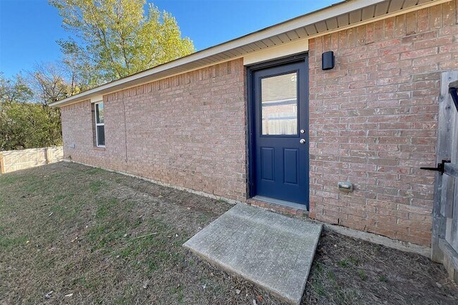 Building Photo - 7804 Bennie Terrace