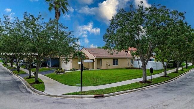 Building Photo - 1356 Presidio Dr
