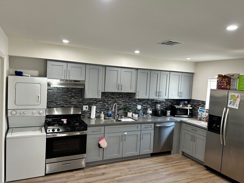 Building Photo - 6724 Nestle Ave