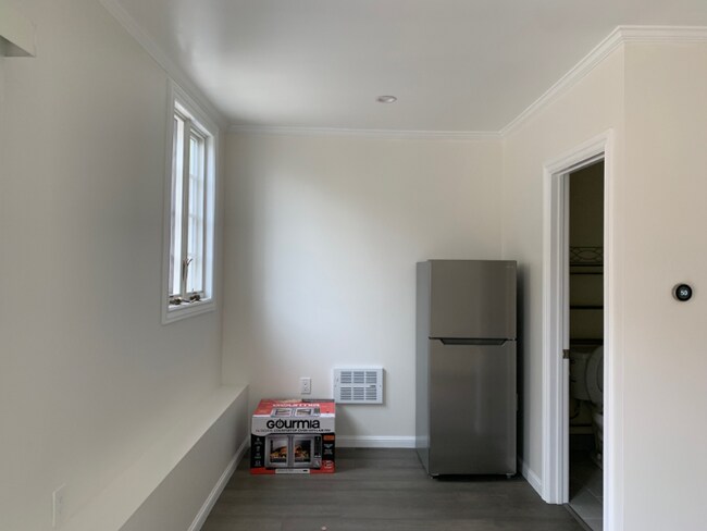 Building Photo - 45 Pinehurst Way