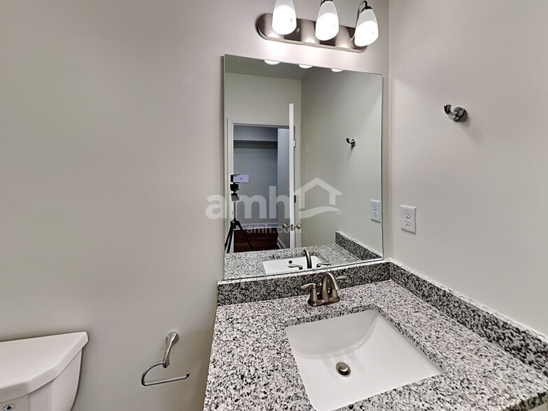 Building Photo - 8110 Brookbend Dr