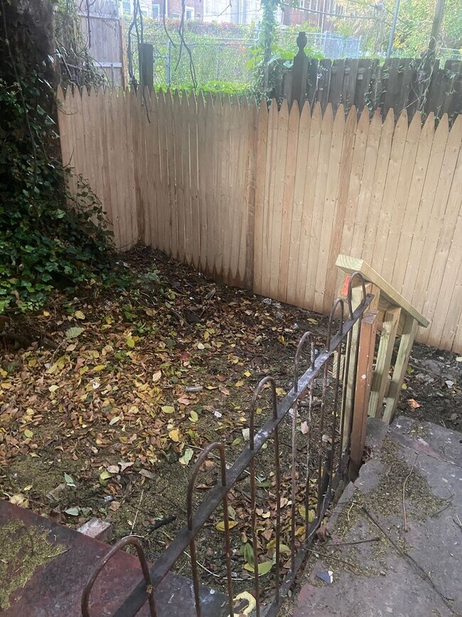 Building Photo - Remodeled Front Porch Row - Germantown