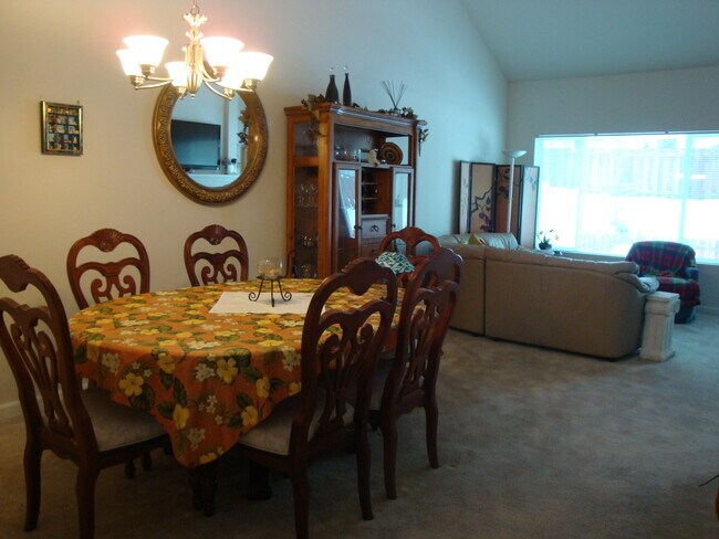 dining area - 2514 85th Dr NE