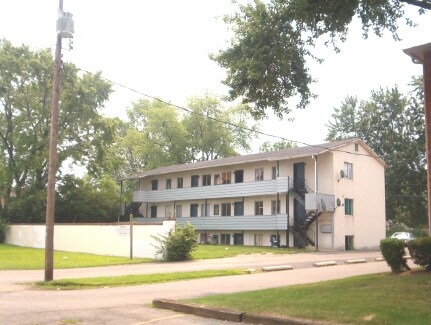Building Photo - 757 Riverview Dr