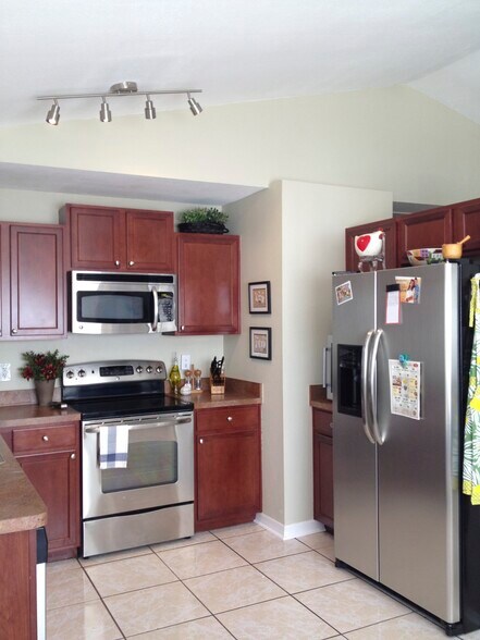 Kitchen - 779 West Lyman Avenue