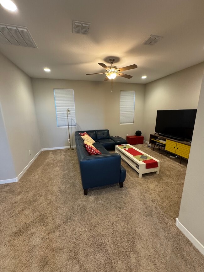 Building Photo - 1714 W Jeanine Dr