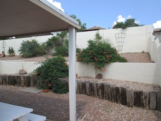 Building Photo - Four Beds in the Foothills