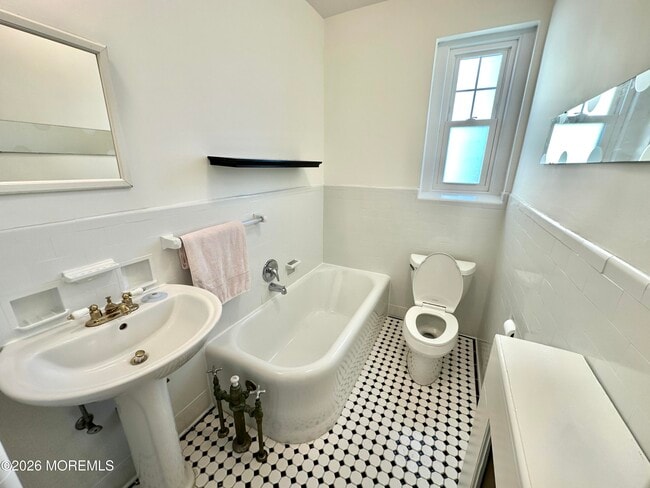 Building Photo - 500 Deal Lake Dr