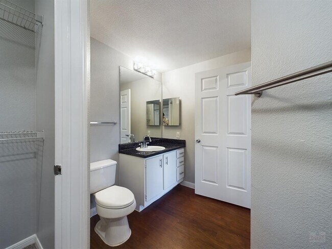 Building Photo - 2320 Gracy Farms Ln