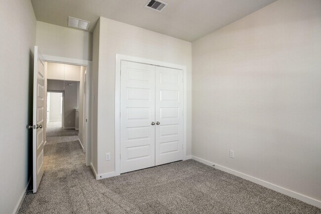 Building Photo - 629 Seabreeze Dr