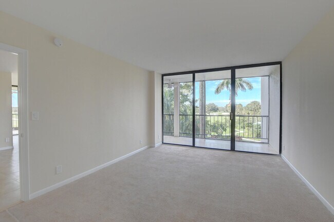 Building Photo - 6797 Willow Wood Dr