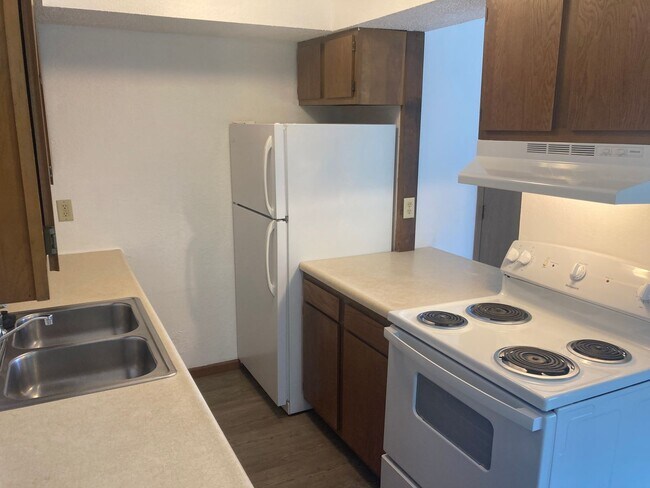 Building Photo - 2 Bedroom 1 Bathroom Apartment in heart of Osage Beach!