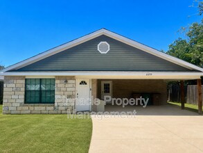 Building Photo - 2205 Johnson St