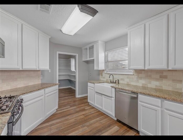 Building Photo - 1600 Kingsgate Dr