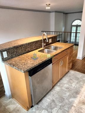 Building Photo - Upscale beautiful and spacious 3-bedroom, 2.5-bathroom apartment Oakland/Shadyside area