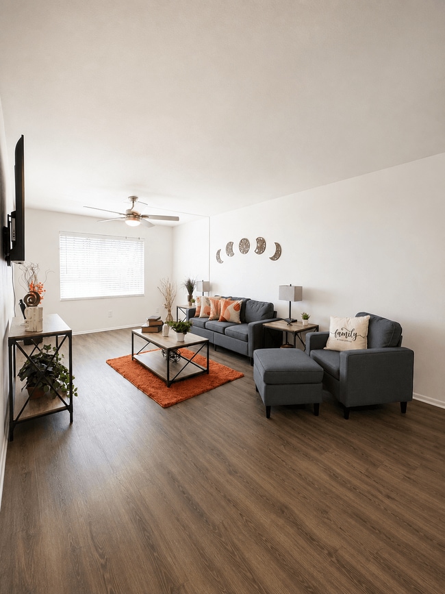 Interior Photo - Rivercrest Racquet