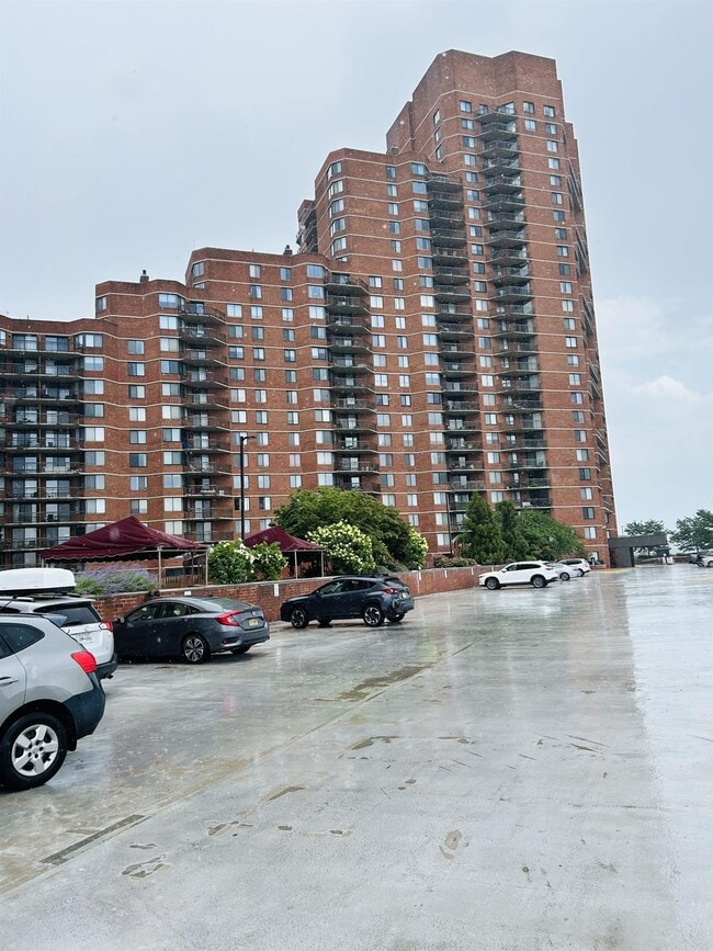 Building Photo - 1040 Harmon Cove Tower