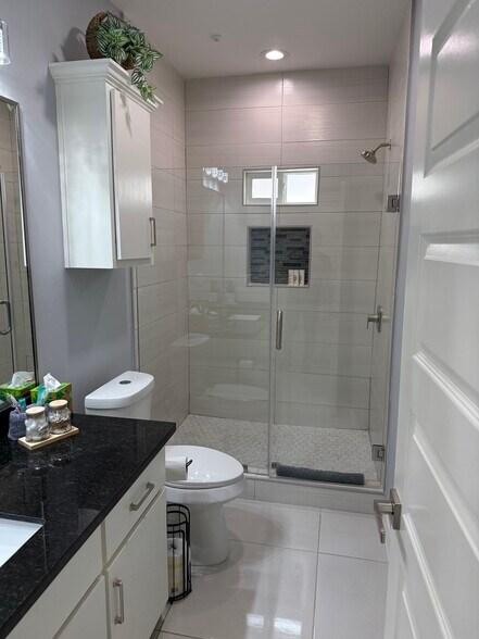 Building Photo - 2417 Indian Creek Ave