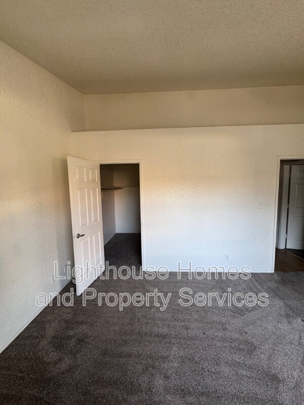 Building Photo - 5050 S Rainbow Blvd