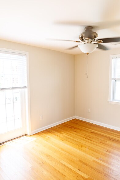 Building Photo - 116 America St