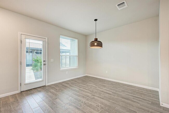 Building Photo - 5408a Baythorne Dr