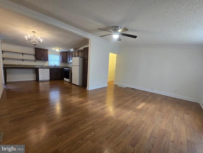 Building Photo - 103 Beth Pl