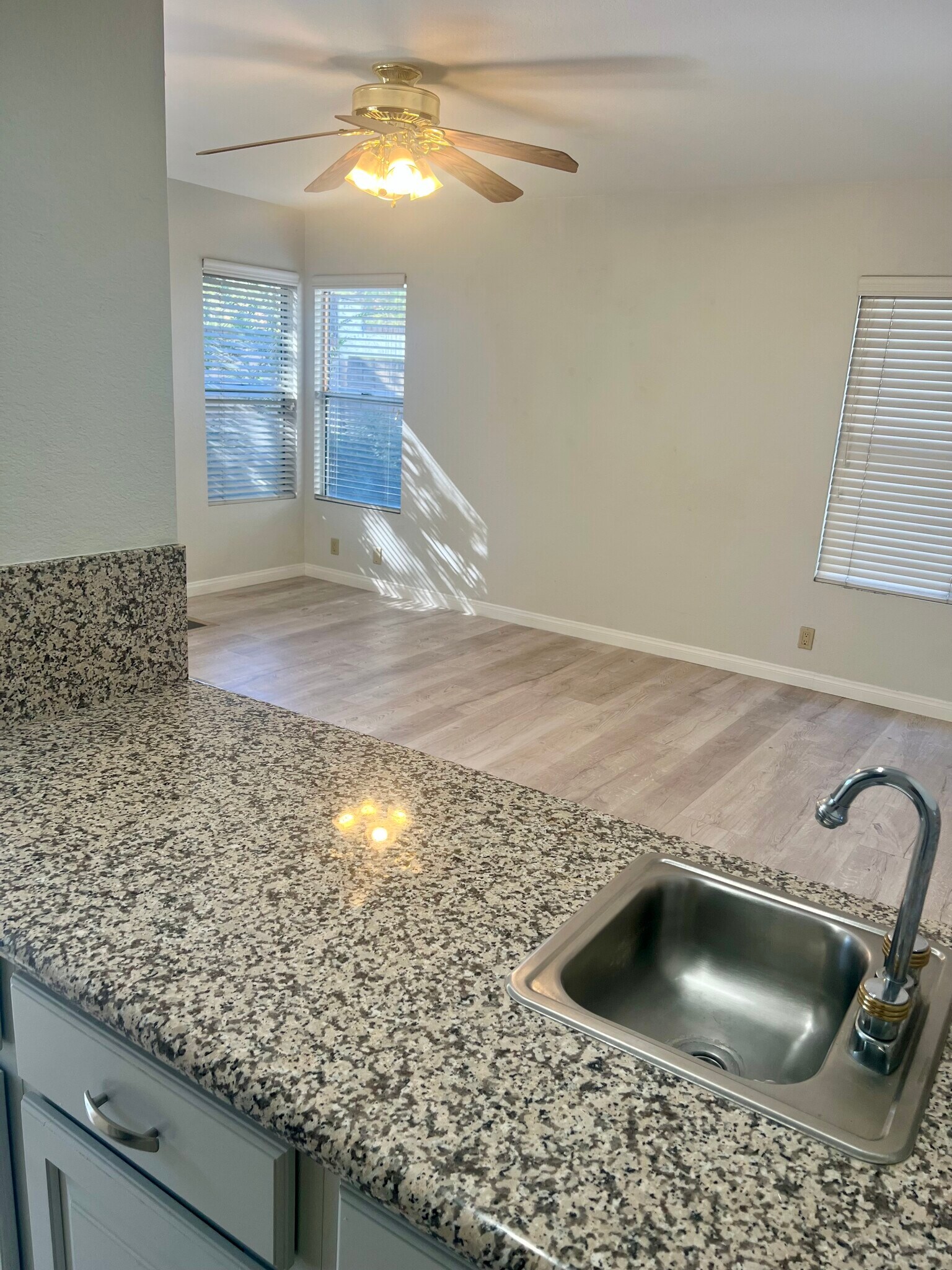 Building Photo - 5018 Evanwood Ave