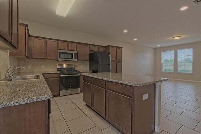 Building Photo - 315 N Heatherwilde Blvd