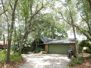 Building Photo - BEAUTIFUL 4/2 POOL HOME ON LAKE IN APOPKA ...