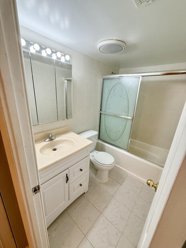 Building Photo - 5 Suntop Ct