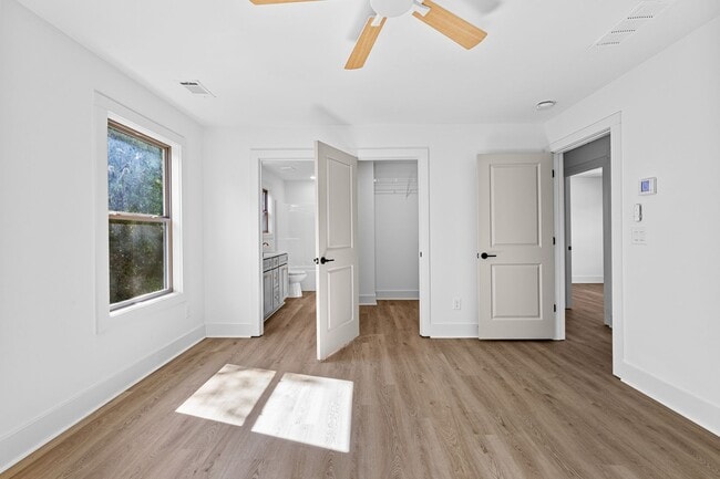 Building Photo - 3 Bedroom Walkable to Downtown Zebulon. Lawncare included!
