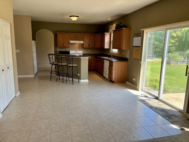 Building Photo - 624 Vista Dr