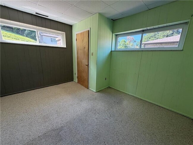 Building Photo - 735 Athalia St