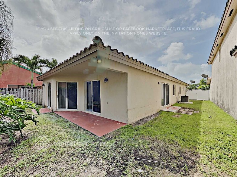 Building Photo - 15555 SW 95th Ln