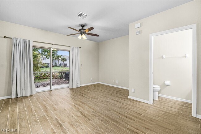 Building Photo - 10094 Poppy Hill Dr