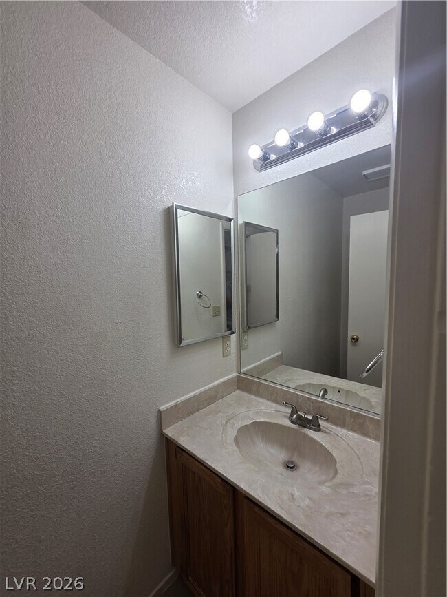 Building Photo - 4801 Fiesta Lakes St