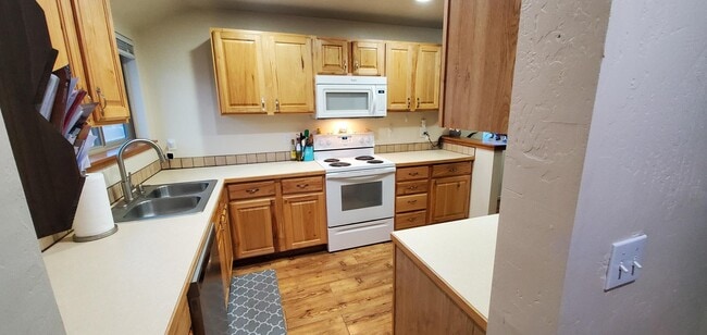 Building Photo - 1290a Rimrock Dr